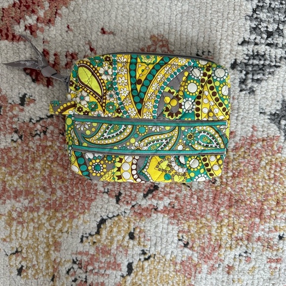 Vera Bradley Small Cosmetic Zip Bag- Lemon Parfait
Excellent condition - Picture 9 of 9